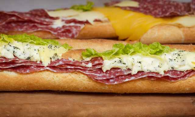 Machen Sie eine Pause mit unseren leckeren Snacks und Brötchen!