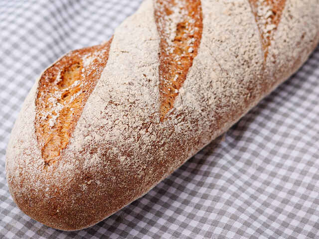 In der Bäckerei Schirmer arbeiten wir mit frischen Zutaten und Rezepturen, welche schon seit Generationen unverändert sind. Ein paar Rezepte haben wir dennoch etwas umgewandelt. Einfach um eine bessere Qualität und Geschmack zu liefern.Für unsere Backwaren setzten wir auf Vorteige, Sauerteige und Quell- und/oder Kochstücke. Diese verbessern den Geschmack und verlängern die Frischhaltung.