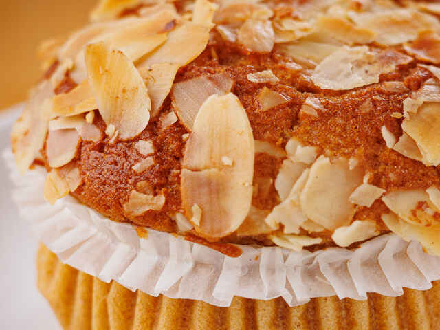 In der Bäckerei Schirmer arbeiten wir mit frischen Zutaten und Rezepturen, welche schon seit Generationen unverändert sind. Ein paar Rezepte haben wir dennoch etwas umgewandelt. Einfach um eine bessere Qualität und Geschmack zu liefern.Für unsere Backwaren setzten wir auf Vorteige, Sauerteige und Quell- und/oder Kochstücke. Diese verbessern den Geschmack und verlängern die Frischhaltung.