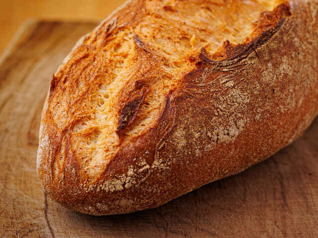 In der Bäckerei Schirmer arbeiten wir mit frischen Zutaten und Rezepturen, welche schon seit Generationen unverändert sind. Ein paar Rezepte haben wir dennoch etwas umgewandelt. Einfach um eine bessere Qualität und Geschmack zu liefern.Für unsere Backwaren setzten wir auf Vorteige, Sauerteige und Quell- und/oder Kochstücke. Diese verbessern den Geschmack und verlängern die Frischhaltung.